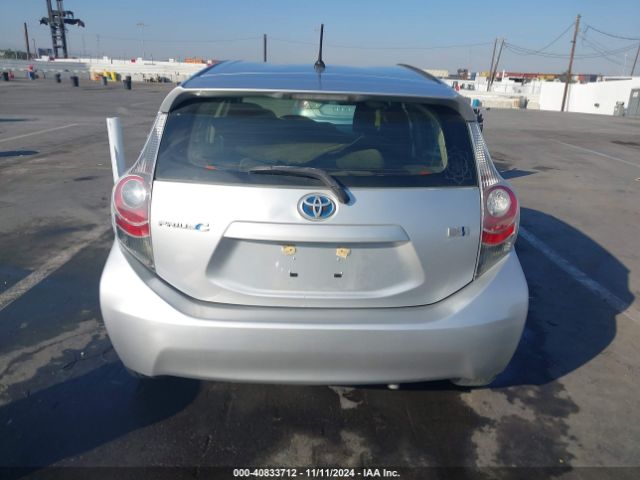 JTDKDTB33E1570209 Toyota Prius C Two