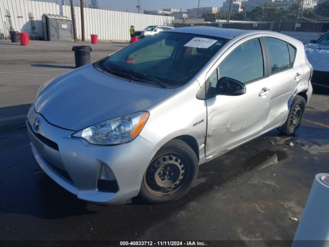 JTDKDTB33E1570209 Toyota Prius C Two