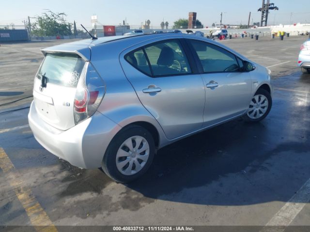 JTDKDTB33E1570209 Toyota Prius C Two
