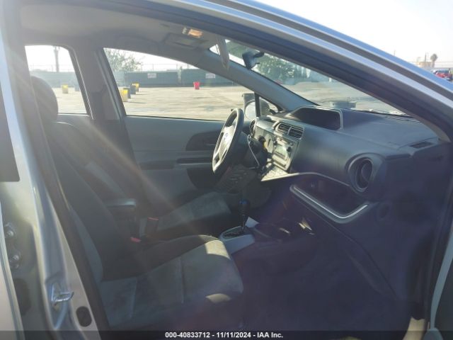 JTDKDTB33E1570209 Toyota Prius C Two