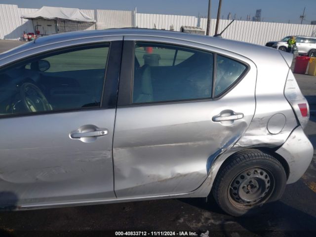 JTDKDTB33E1570209 Toyota Prius C Two