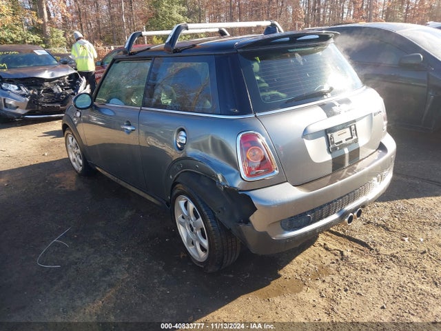2009 MINI COOPER S WMWMF73599TW83339 Photo 2