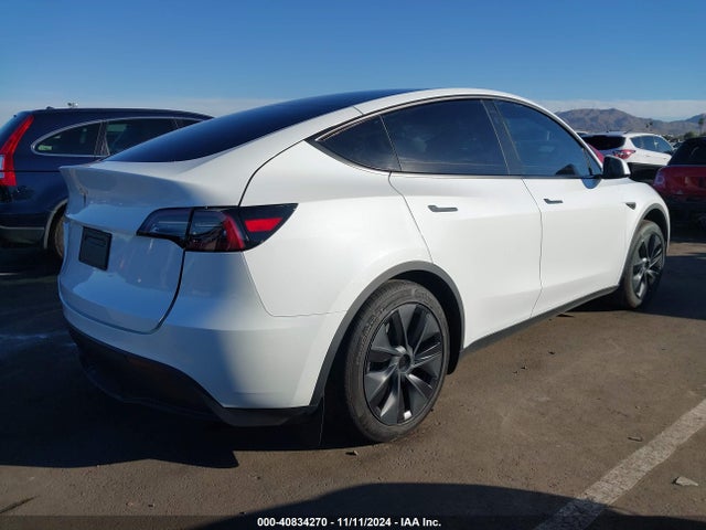 2024 TESLA MODEL Y 7SAYGDED1RF098104 Photo 3