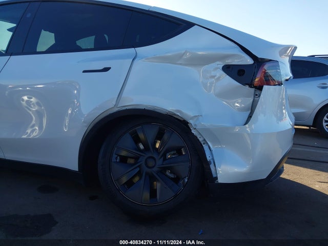 2024 TESLA MODEL Y 7SAYGDED1RF098104 Photo 5