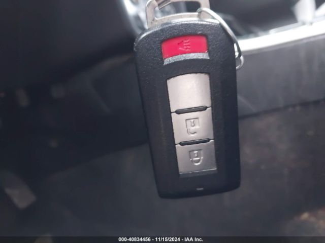 JA4AD3A35KZ043602 Mitsubishi Outlander Se
