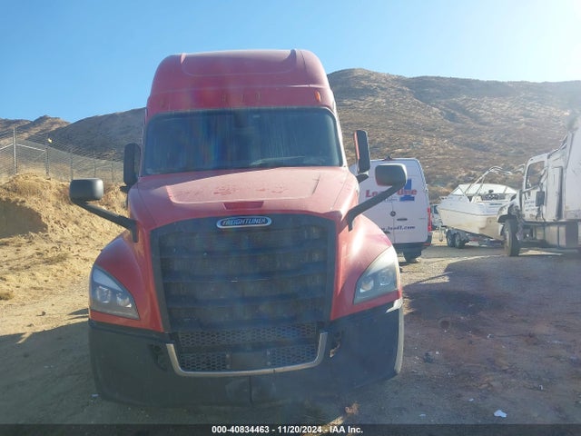 40834463 :رقم المزاد ، 3AKJHHDR0KSKC2360 vin ، 2019 Freightliner New Cascadia 126 مزاد بيع