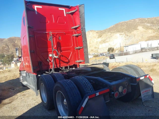40834463 :رقم المزاد ، 3AKJHHDR0KSKC2360 vin ، 2019 Freightliner New Cascadia 126 مزاد بيع