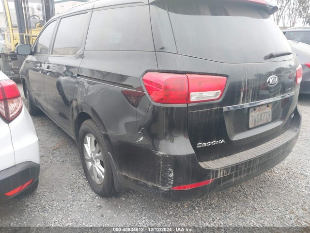 KIA SEDONA LX 2017 KNDMB5C14H6313154 Image 3