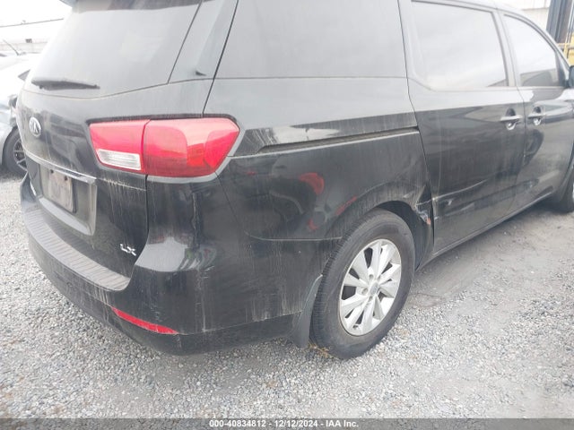 KIA SEDONA LX 2017 KNDMB5C14H6313154 Image 4