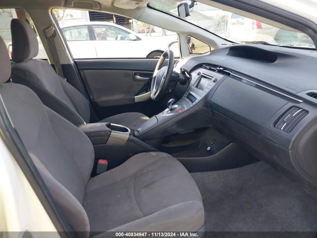Toyota Prius Two 2014 JTDKN3DU7E1797227 Image 5
