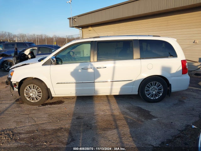 2C4RC1JG6GR150503 Chrysler Town & Country Limited