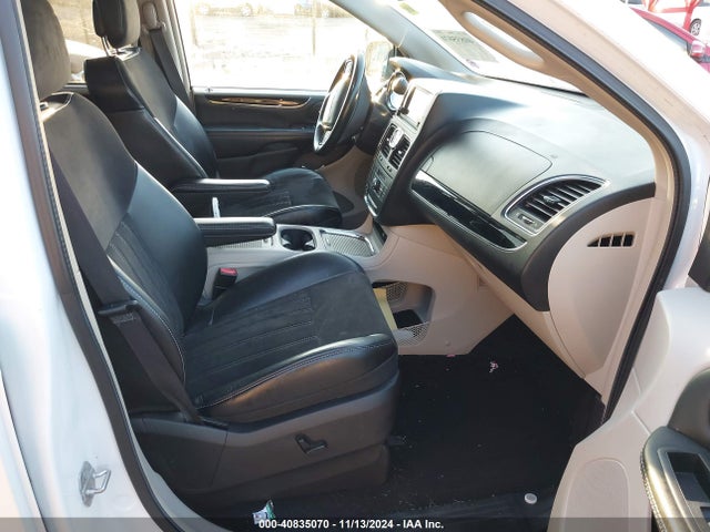 2C4RC1JG6GR150503 Chrysler Town & Country Limited