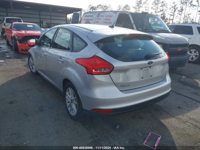 Ford FOCUS SE 2018 1FADP3K28JL280379 Image 3