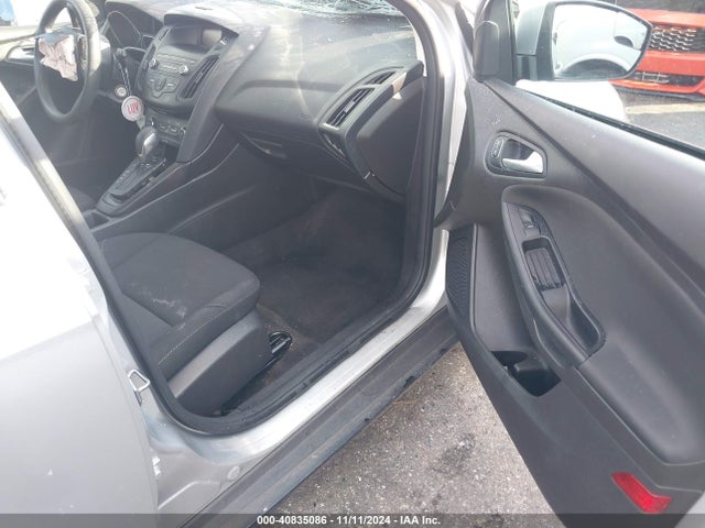 Ford FOCUS SE 2018 1FADP3K28JL280379 Image 5