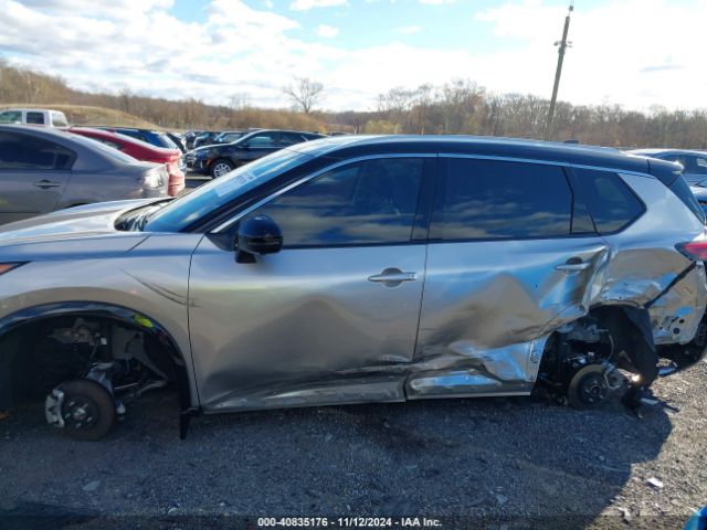 JN8BT3DC5RW381963 Nissan Rogue Platinum Fwd