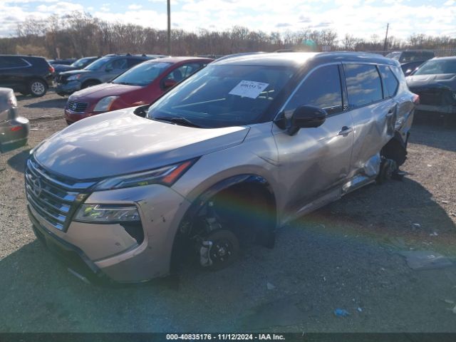 JN8BT3DC5RW381963 Nissan Rogue Platinum Fwd