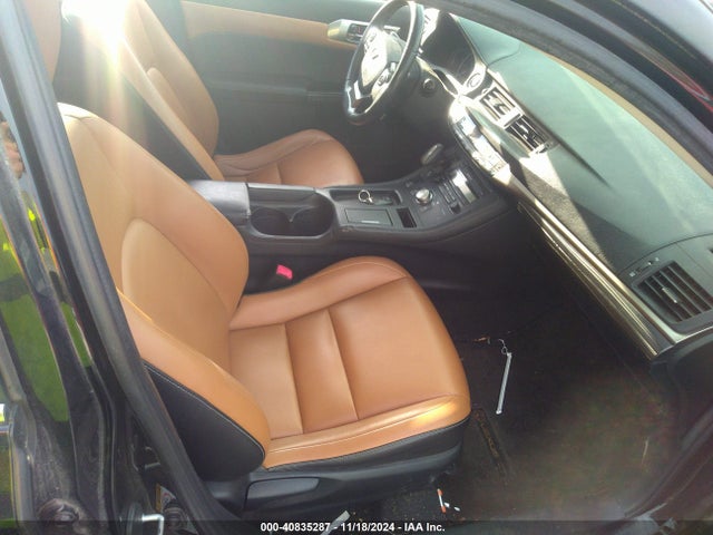 JTHKD5BH3F2212318 Lexus CT 200H