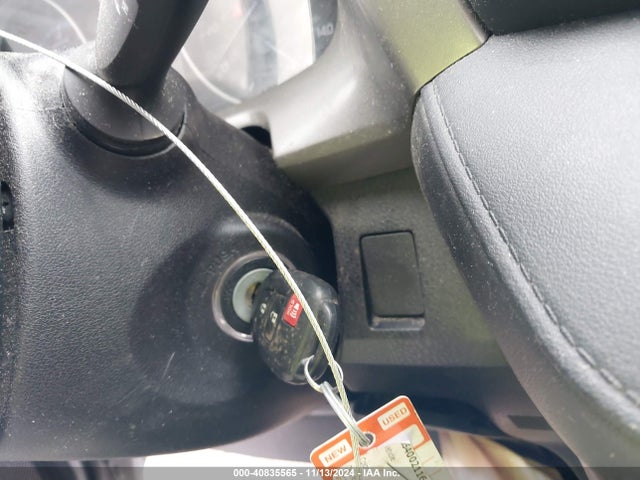 2T3ZFREV0JW444314 Toyota RAV4 LE