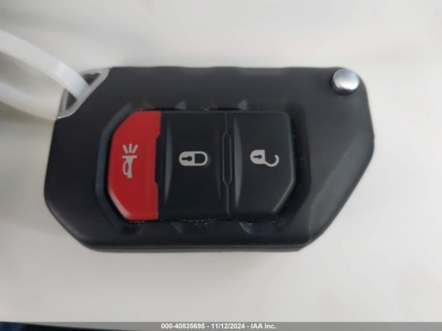 1C4HJXDN1KW569826 Jeep Wrangler Unlimited Sport S 4x4