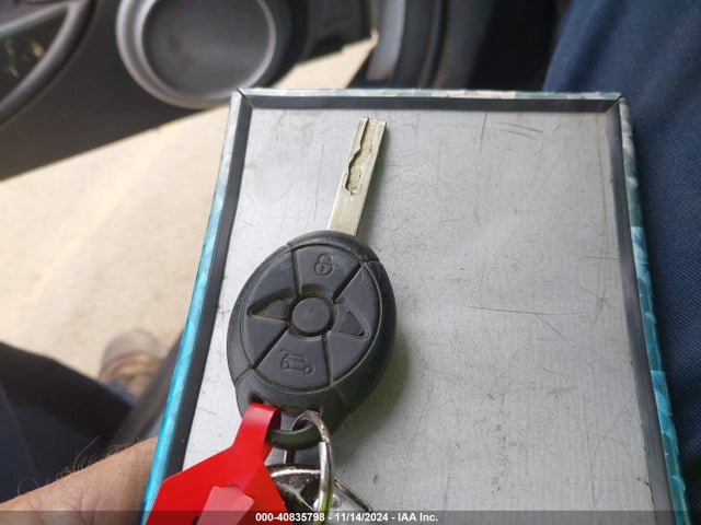 2006 MINI COOPER S WMWRE33516TN27728 Photo 10