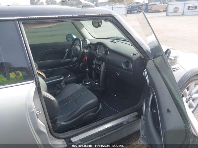 2006 MINI COOPER S WMWRE33516TN27728 Photo 4