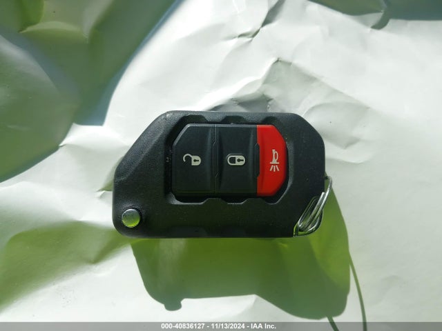 1C4HJXDG2JW152165 Jeep Wrangler Unlimited Sport S 4x4