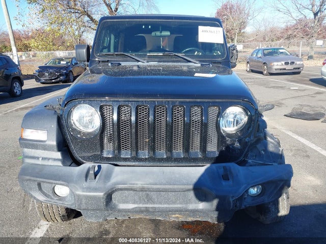 1C4HJXDG2JW152165 Jeep Wrangler Unlimited Sport S 4x4
