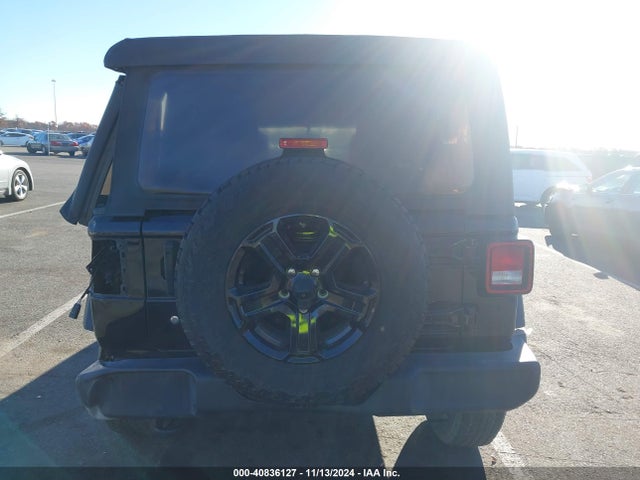 1C4HJXDG2JW152165 Jeep Wrangler Unlimited Sport S 4x4