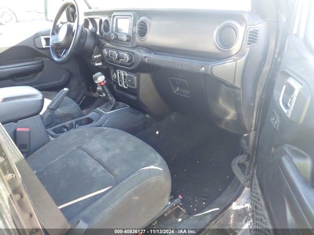 1C4HJXDG2JW152165 Jeep Wrangler Unlimited Sport S 4x4
