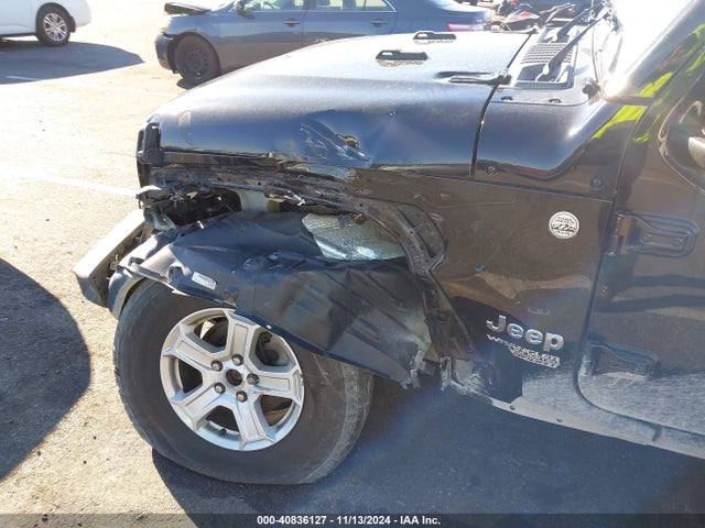 1C4HJXDG2JW152165 Jeep Wrangler Unlimited Sport S 4x4