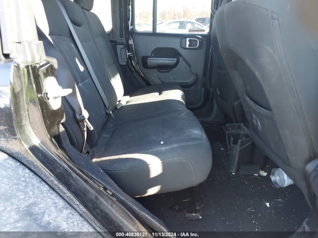 1C4HJXDG2JW152165 Jeep Wrangler Unlimited Sport S 4x4