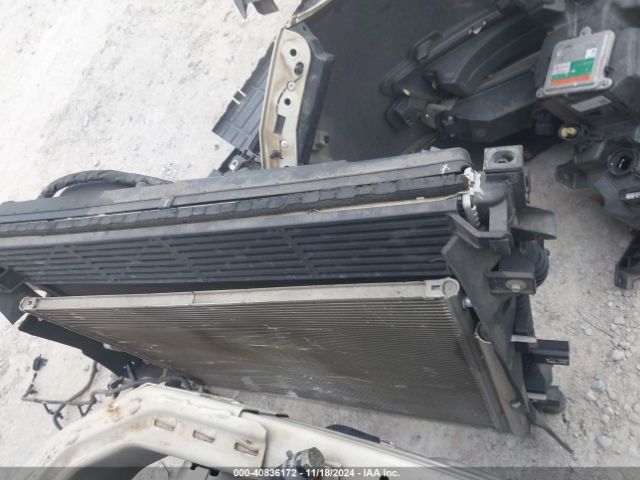 2LMTJ6LR3GBL75784 Lincoln Mkx Reserve