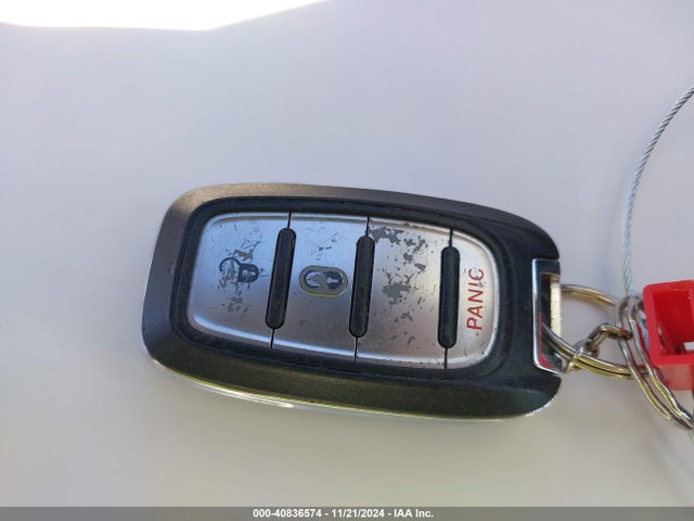 2C4RC1AG7JR121079 Chrysler PACIFICA L