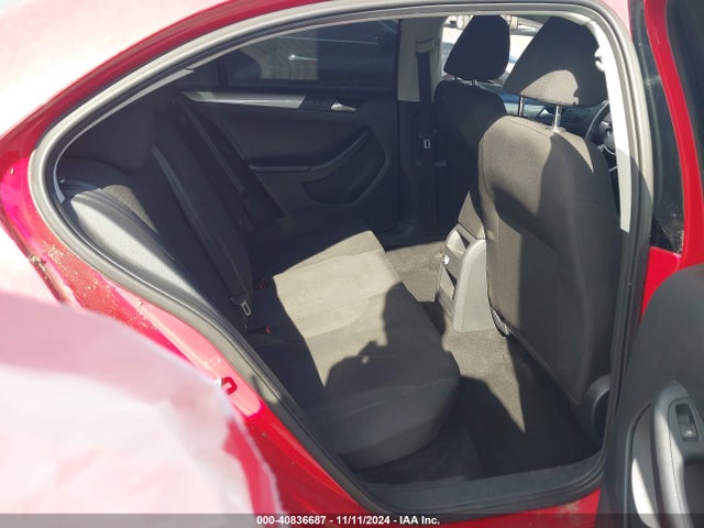 3VWD17AJXFM333825 Volkswagen Jetta 1.8t Se