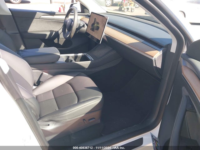 2022 TESLA MODEL Y 7SAYGDEE8NF573282 Photo 4