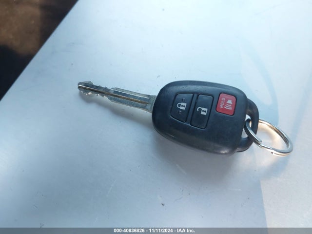 Toyota RAV4 LE 2017 2T3BFREV7HW654985 Image 11