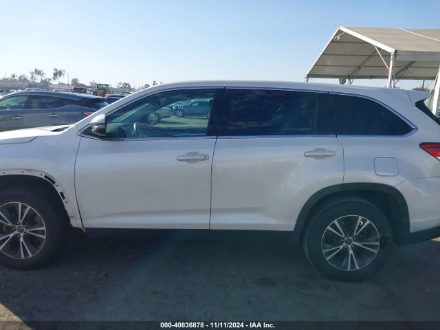 Toyota Highlander Le 2019 5TDZARFH0KS054775 Image 14