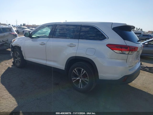 Toyota Highlander Le 2019 5TDZARFH0KS054775 Image 3