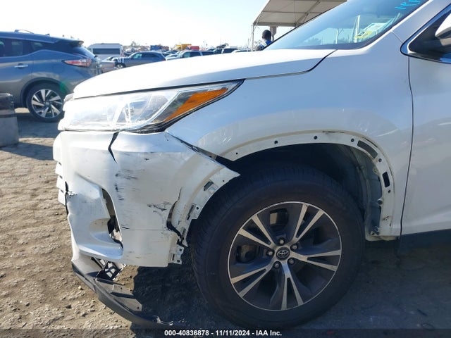 Toyota Highlander Le 2019 5TDZARFH0KS054775 Image 6