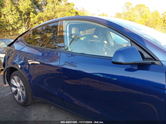 Tesla Model Y Long Range Dual Motor All-wheel Drive 2024 7SAYGDEE4RF984359 Image 13