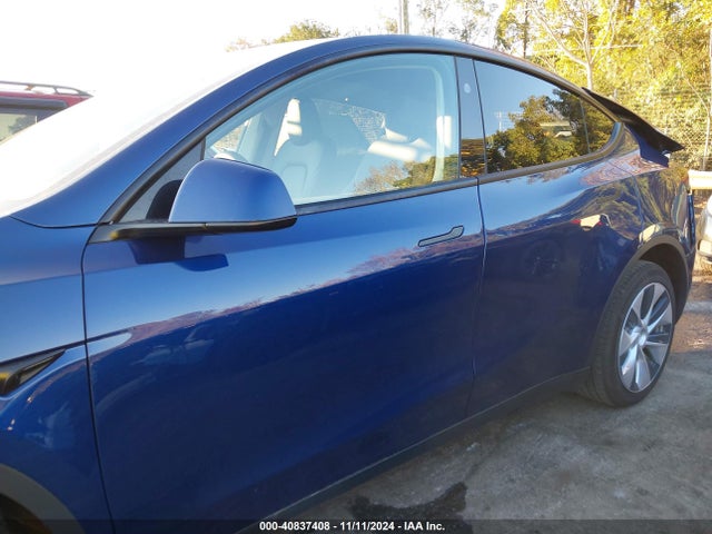 Tesla Model Y Long Range Dual Motor All-wheel Drive 2024 7SAYGDEE4RF984359 Image 14