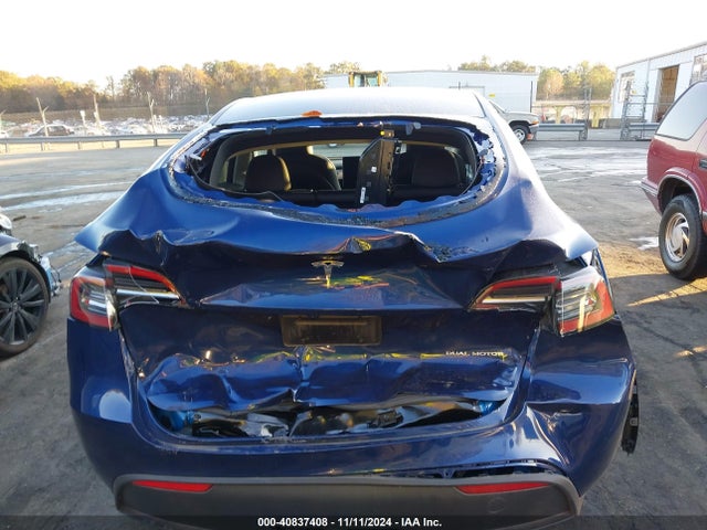 Tesla Model Y Long Range Dual Motor All-wheel Drive 2024 7SAYGDEE4RF984359 Image 16
