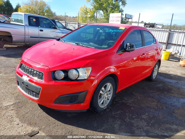 Chevrolet Sonic Lt Auto 2015 1G1JC5SHXF4165172 Image 2