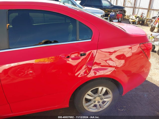 Chevrolet Sonic Lt Auto 2015 1G1JC5SHXF4165172 Image 6