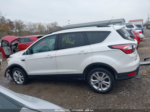 1FMCU9GD7JUB70098 Ford ESCAPE SE