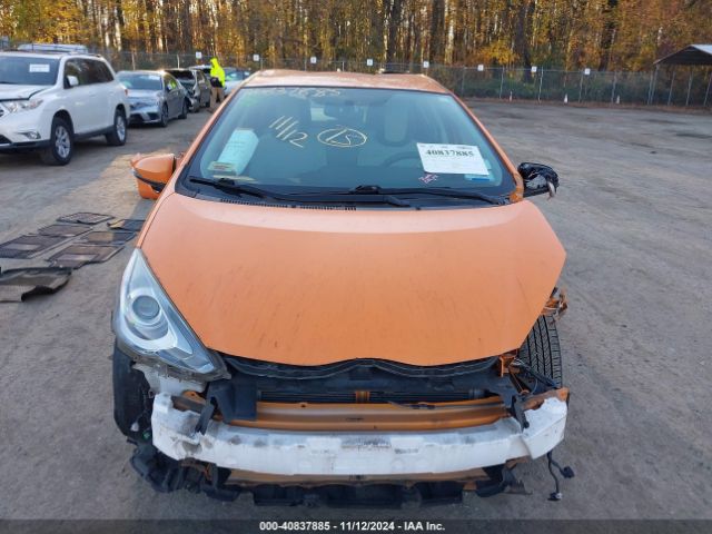 JTDKDTB3XF1114774 Toyota Prius C One