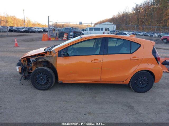 JTDKDTB3XF1114774 Toyota Prius C One