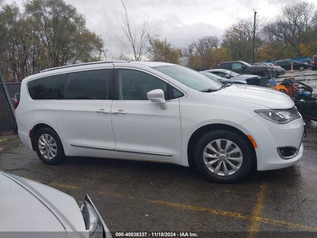 2C4RC1BG5JR149414 Chrysler Pacifica Touring L
