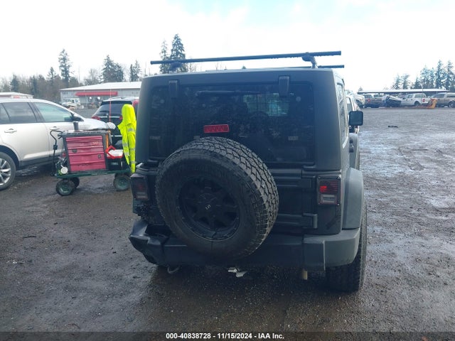 1C4BJWDG5FL500713 Jeep Wrangler Unlimited Sport