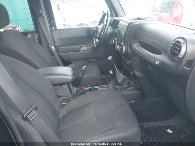 1C4BJWDG5FL500713 Jeep Wrangler Unlimited Sport